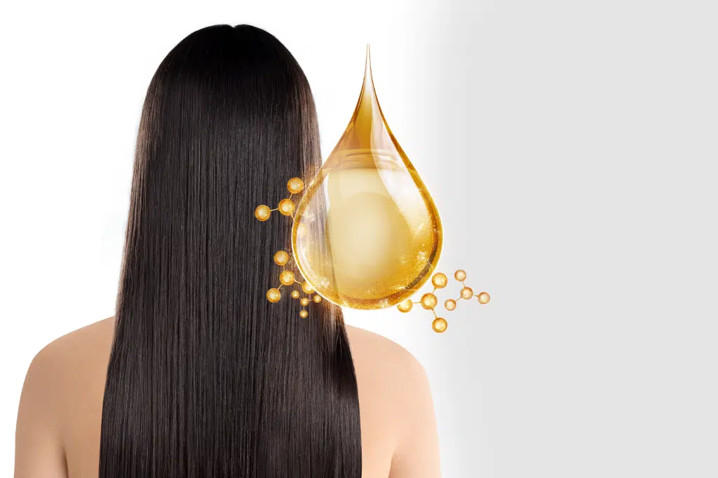 Keratina aplicada sobre cabello liso para mejorar brillo y suavidad sin frizz