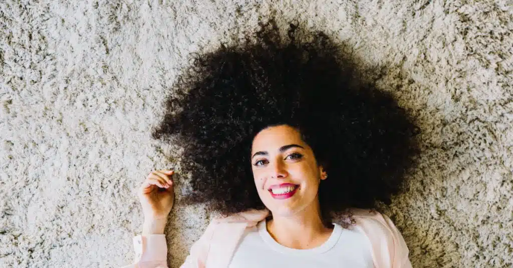 Injerto capilar en cabello rizado o afro: qué cambia en la técnica y la planificación 3 Diseño de línea capilar en paciente con cabello rizado