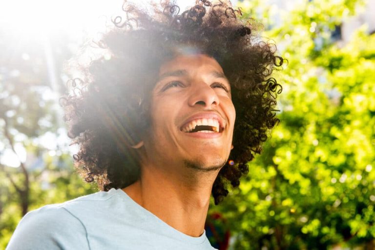Evaluación para injerto capilar en cabello rizado